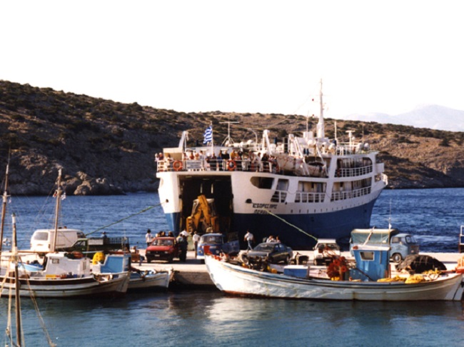 Οι αξέχαστες ανακοινώσεις στα πλοία τη δεκαετία του ’80: “Passengers who want to die (πεθάνουν) are kindly requested to proceed to the dying room (δωμάτιο θανάτου)”. Θυμάστε τη συνταγή του καραβίσιου καφέ;