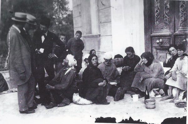 Μικρασιάτες Πρόσφυγες στον Αγιο Νικόλαο Πειραιά.