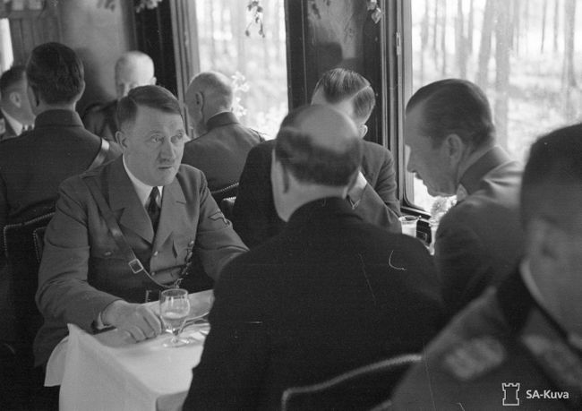 Ο Χίτλερ με τον Μάνερχάιμ