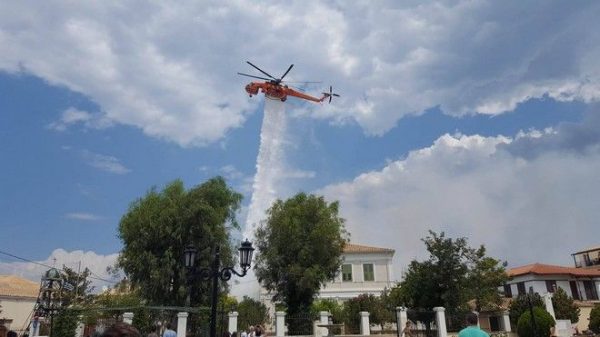 Από τις φλόγες δεν σώθηκε ο παλιός ιστορικός κινηματογράφος της Λευκάδας, ενώ η πυρκαγιά βρίσκεται σε απόσταση αναπνοής από το σπίτι του Άγγελου Σικελιανού, που ευτυχώς δεν κινδύνευσε