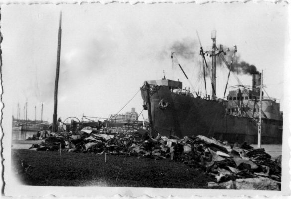 Το λιμάνι του Πειραιά κατά την Γερμανική κατοχή .
