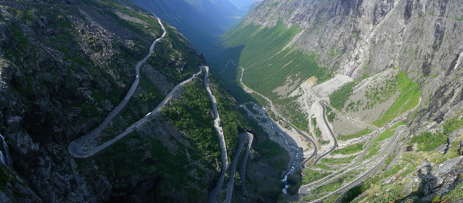 Patiopoulo-Perdikaki-road-in-Greece