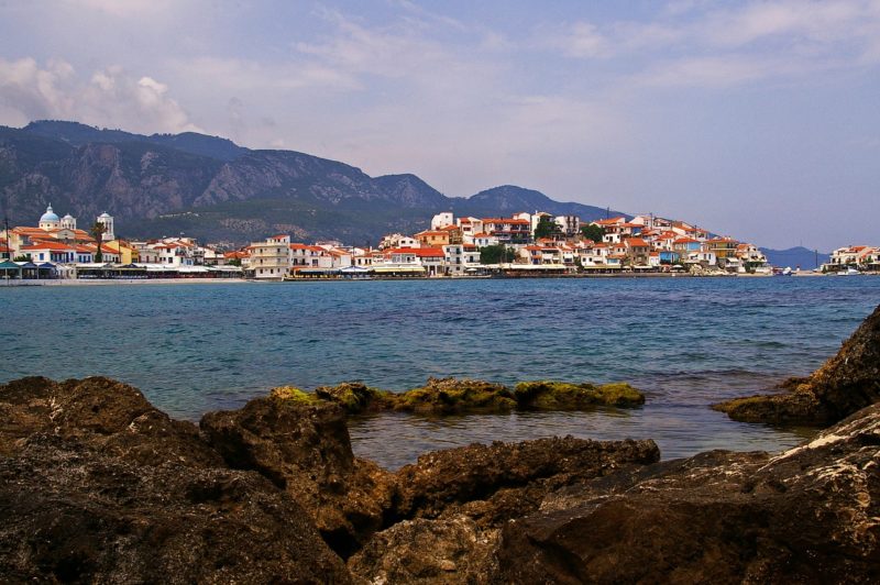 Το νησί που ο θεός Διόνυσος έμαθε στους κατοίκους να καλλιεργούν αμπέλια, επειδή τον βοήθησαν να εξοντώσει τις Αμαζόνες. Τώρα παράγονται 8,5 εκατομμύρια λίτρα κρασιού και εξάγεται σε όλο τον κόσμο