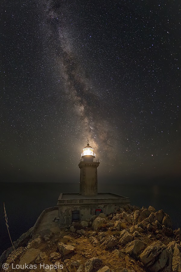 Ο Φάρος στο ακρωτήριο Ταίναρο κάτω από το φως των αστεριών, φωτογραφία: loukas Hapsis