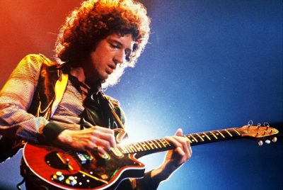 O κιθαρίστας των Queen, έχει διδακτορικό στην αστροφυσική, ο Σακίλ στα παιδαγωγικά, ο τραγουδιστής των Offspring στη μοριακή βιολογία, ο Ρόμποκοπ στην Ιταλική Αναγέννηση. 10 διδάκτορες από την τέχνη και τον αθλητισμό