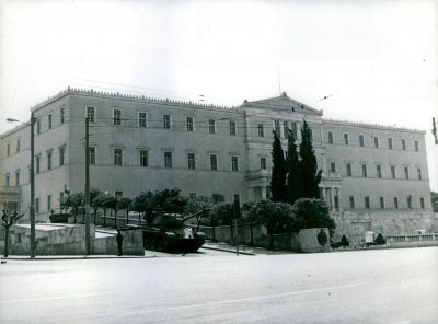 Τα τανκς στην Αθήνα και η κατάληψη του Πενταγώνου. Γιατί οι συνταγματάρχες ξεγέλασαν τους στρατηγούς που ήθελαν να κάνουν τη δική τους χούντα. Η εντολή του Παττακού “να κατέβουν τα τανκς” (Βίντεο)