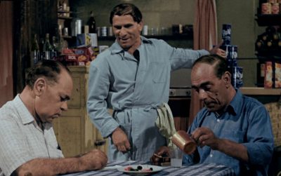Ο “μπακαλόγατος” γυρίστηκε με ένα σενάριο μόλις 7 σελίδων. Γιατί η ταινία χαρακτηρίστηκε ακατάλληλη για ανηλίκους και δεν άφηναν την κόρη του Χατζηχρήστου να μπει στο σινεμά