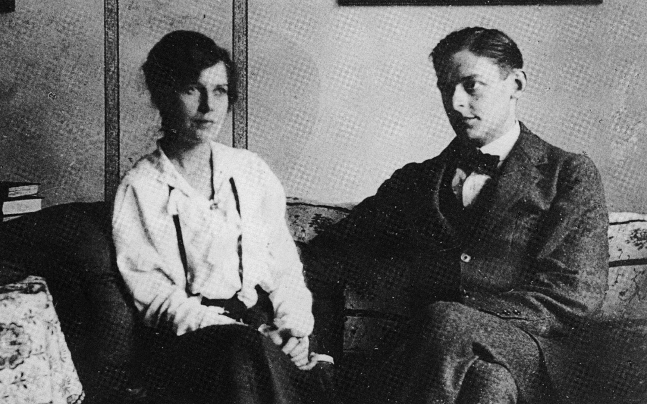 Ο Έλλιοτ με τη Βίβιεν Γουντ, Λονδίνο 1916 «Οι άνθρωποι στους οποίους δεν έχει συμβεί ποτέ τίποτα δεν μπορούν να καταλάβουν την ασημαντότητα των γεγονότων»