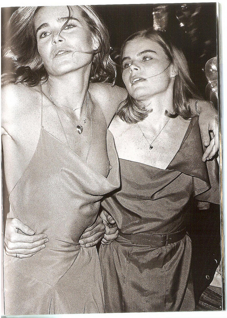 margaux-hemingway-with-younger-sister-mariel-in-studio-54