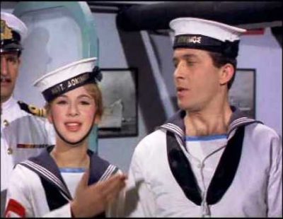 Η Αλίκη Βουγιουκλάκη και ο Δημήτρης Παπαμιχαήλ σε σκηνή από την ταινία ''Η Αλίκη στο Ναυτικό''