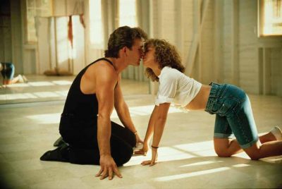 Αγνώριστη η πρωταγωνίστρια του Dirty Dancing, μετά από ρινοπλαστική. Είχε σχέση με τον Τζορτζ Στεφάνοπουλο και με τον Μάθιου Μπρόντερικ, ο οποίος προκάλεσε ένα θανατηφόρο τροχαίο, στο οποίο τραυματίστηκε και η ίδια