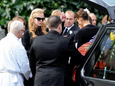 Η Νικόλ Κίντμαν στην κηδεία του πατέρα της