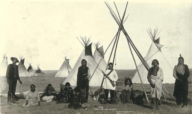 cree-indians-in-camp-640x382