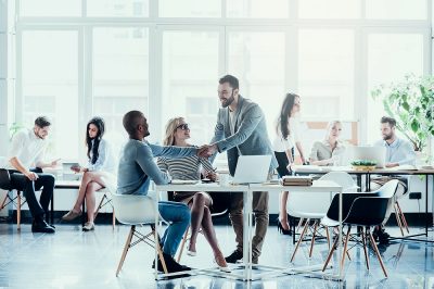 Επηρεάζει το όνομα την πορεία ενός ανθρώπου; Ένας επιστήμονας υποστηρίζει πως κάποιοι έζησαν περισσότερα χρόνια λόγω των αρχικών τους και άλλοι έχασαν δουλειές εξαιτίας του επιθέτου τους