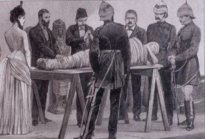 Η εποχή που οι μούμιες πωλούνταν στους δρόμους, αλέθονταν και χρησιμοποιούνταν ως φάρμακα ή ακόμη και λίπασμα. Έφτιαχναν ακόμη και ψεύτικες για να καλύψουν τη ζήτηση