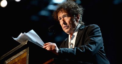 Με τις περιπέτειες του Οδυσσέα και την “απογοήτευση” του νεκρού Αχιλλέα, η ομιλία του Μπομπ Ντίλαν για το Νόμπελ Λογοτεχνίας. Αποθέωσε τον Όμηρο και τα διδάγματά του