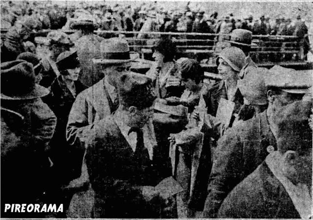 Ποια ήταν η περίφημη εξέδρα του Φαλήρου, όπου οι υποψήφιες νύφες πολιορκούσαν τους ομογενείς που έφταναν στην Ελλάδα για διακοπές. Πώς βγήκε η φράση “της π……νας το κάγκελο”