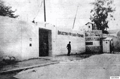 «Η συνουσία γινόταν από μία τρύπα στον τοίχο»: Βούρλα, Το τεράστιο δημόσιο μπορντέλο στη Δραπετσώνα που έφτιαξε ο δήμος του Πειραιά και λειτούργησε υπό την προστασία του κράτους και της αστυνομίας