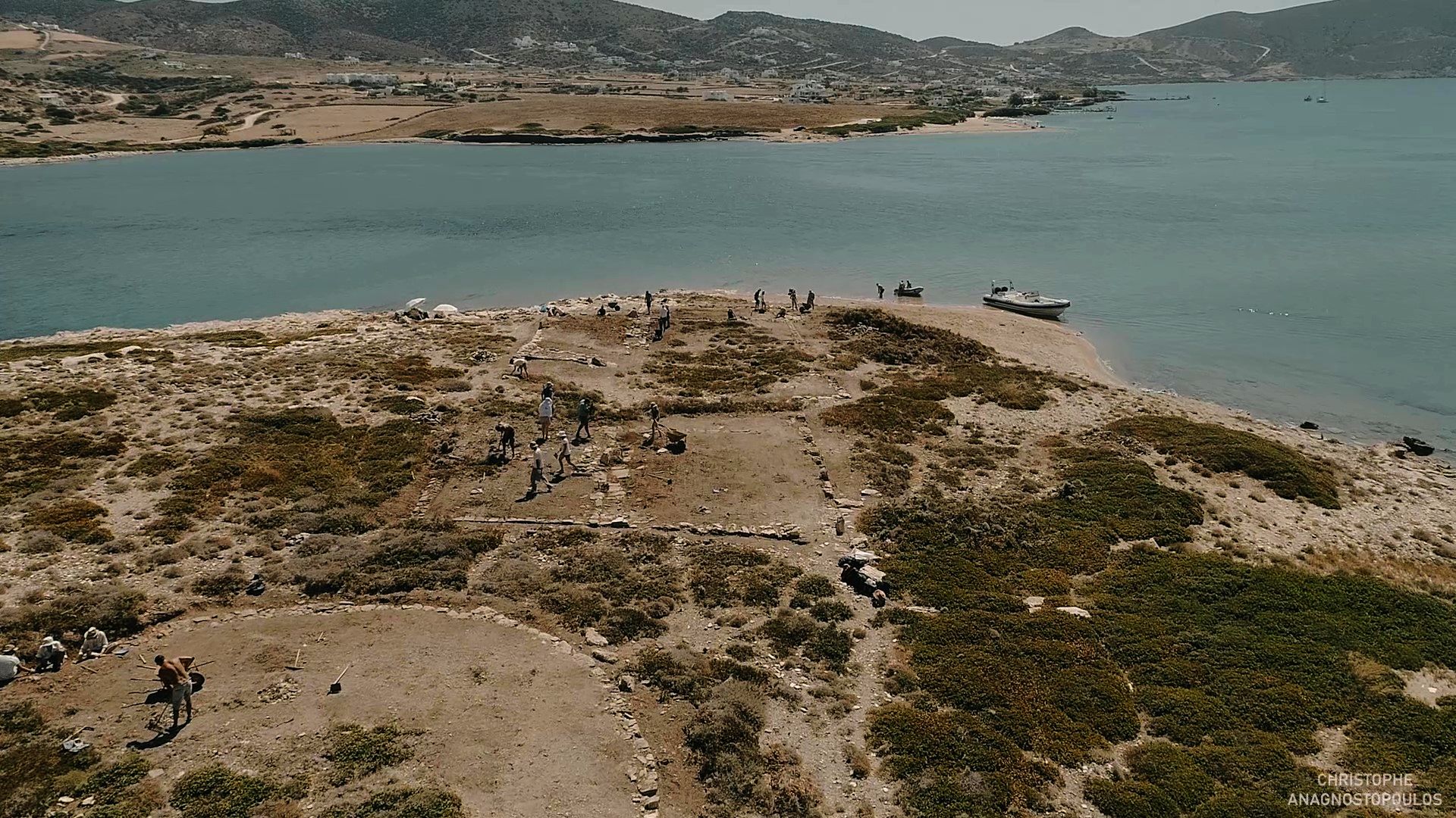 Δεσποτικό, το νησί που ερήμωσαν οι Αθηναίοι επειδή οι κάτοικοι της Πάρου  ανέγειραν μεγάλο ναό του Απόλλωνα που ανταγωνιζόταν την Δήλο. Σπουδαία  ευρήματα (φωτο και drone) - ΜΗΧΑΝΗ ΤΟΥ ΧΡΟΝΟΥ
