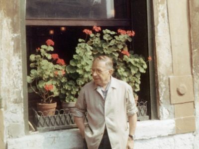 “Όταν οι πλούσιοι κάνουν πόλεμο, οι φτωχοί πεθαίνουν”. Ζαν Πολ Σαρτρ, ο Γάλλος υπαρξιστής που αιχμαλωτίστηκε σε στρατόπεδο συγκέντρωσης και αρνήθηκε το Νόμπελ Λογοτεχνίας