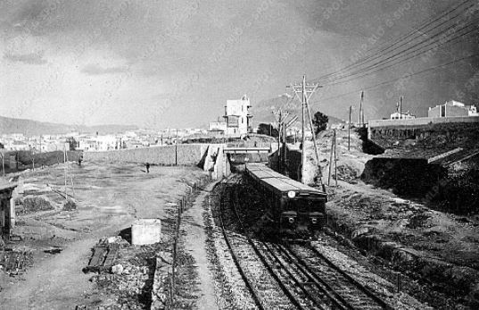 Η φοβία των Αθηναίων όταν κατασκευάστηκε ο υπόγειος σιδηρόδρομος ήταν ότι θα πέσει η γη και θα τους πλακώσει. Το κόλπο που έκαναν οι αρχές για να τους πείσουν να χρησιμοποιούν τον υπόγειο σιδηρόδρομο