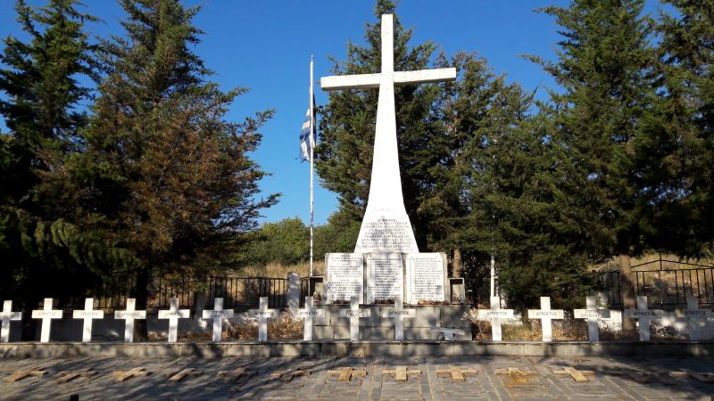 Αυτό είναι το πεδίο μάχης στο Καλπάκι, όπου οι  Έλληνες σταμάτησαν τους Ιταλούς. Δείτε τις θέσεις του πυροβολικού και την γκρεμισμένη γέφυρα (drone)