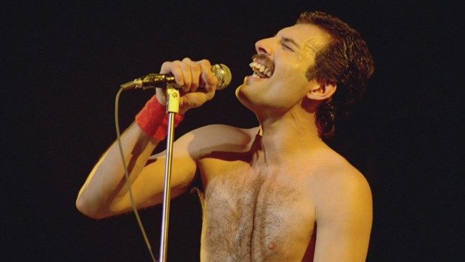 Έβγαλαν τη μουσική από το “We are the Champions” και έμεινε μόνο η φωνή του Μέρκιουρι. Ακούστε το εκπληκτικό αποτέλεσμα (βίντεο)