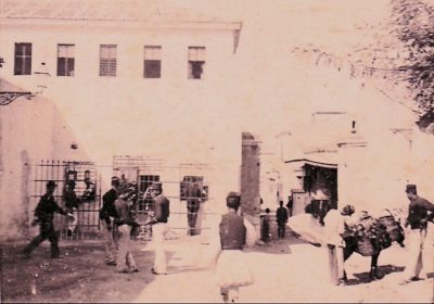 Η φυλακή – κάτεργο της Αθήνας με το μισητό πλατάνι. Ποιοι έλεγαν την φράση “χαιρέτα μου τον πλάτανο” και τι εννοούσαν. Τι απέμεινε (βίντεο)