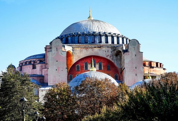 «Νενίκηκά σε Σολομών». Η ιστορική φράση του Ιουστινιανού όταν αντίκρισε την Αγία Σοφία στα εγκαίνια. Τι συνέβη στα εντυπωσιακά θυρανοίξια του ναού