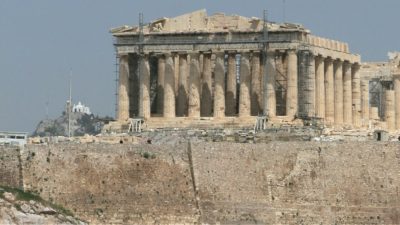 Βλάβη στο ασανσέρ της Ακρόπολης. Μενδώνη : «Κλειστό για άλλη μία εβδομάδα»