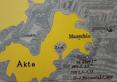 Ο Πειραιάς στην αρχαιότητα ήταν νησί. Εκεί δημιουργήθηκε το πρώτο σχέδιο πόλης. Τον ισοπέδωσαν οι Ρωμαίοι μετά από προδοσία των σκλάβων