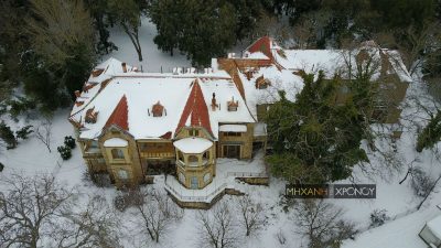 Το Τατόι χιονισμένο είναι ακόμη πιο όμορφο. Το κτήμα που το ελληνικό δημόσιο πλήρωσε 13 εκατ. ευρώ, παραμένει αναξιοποίητο. Εντυπωσιακή πτήση πάνω από το ανάκτορο