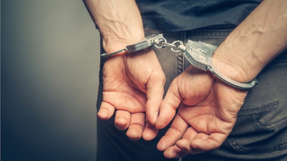 Προφυλακιστέοι ακόμη δύο κατηγορούμενοι στην υπόθεση βιασμού της 12χρονης από τον Κολωνό. Σε συμπληρωματική απολογία ο Μίχος