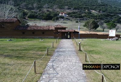 Το Χάνι της Γραβιάς. Πώς ο Ανδρούτσος και οι 120 άνδρες του μετέτρεψαν ένα καλυβάκι σε οχυρό και σταμάτησαν την στρατιά του Ομέρ Βρυώνη. Η σημασία της μάχης (drone)