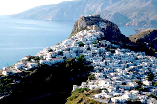 Η απόκρημνη Καστροπολιτεία της Σκύρου. Πολιορκήθηκε από Ρωμαίους, Σταυροφόρους, Σαρακηνούς και τον Μπαρμπαρόσα. Είναι και πάλι επισκέψιμη μετά από 18 χρόνια