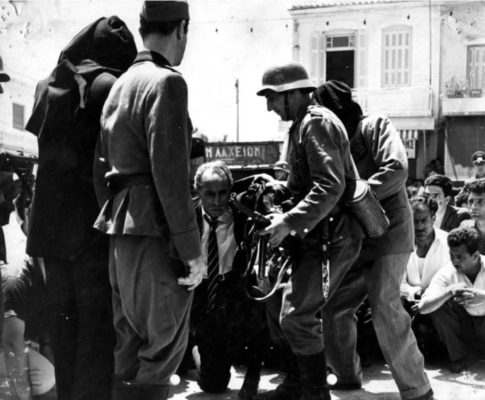 «Η Κοκκινιά δεν είναι εδώ. Η Γερμανία είναι εδώ. Θα πεθάνετε όλοι σας». Το αιματοβαμμένο μπλόκο Γερμανών και Ελλήνων κουκουλοφόρων. Τι απέγινε ο επικεφαλής της σφαγής