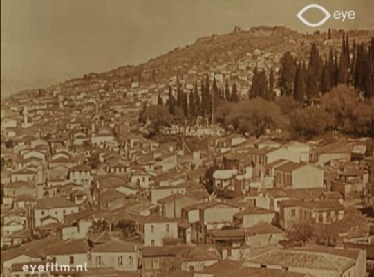 Γιατί οι Τούρκοι αποκαλούσαν “άπιστη” την κοσμοπολίτισσα Σμύρνη και την έκαψαν. Καταστράφηκαν 55.000 σπίτια και 5.000 καταστήματα (φωτο)