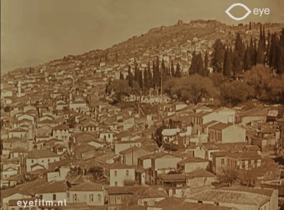Γιατί οι Τούρκοι αποκαλούσαν “άπιστη” την κοσμοπολίτισσα Σμύρνη και την έκαψαν. Καταστράφηκαν 55.000 σπίτια και 5.000 καταστήματα (φωτο)