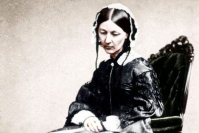 “Η Κυρία με το Φανάρι”. Η γυναίκα που άλλαξε τη νοσηλεία των ανδρών στα πεδία της μάχης. Η Φλόρενς Νάιτινγκέϊλ τα έβαλε με αδιάφορους αξιωματικούς και ανίκανους γραφειοκράτες