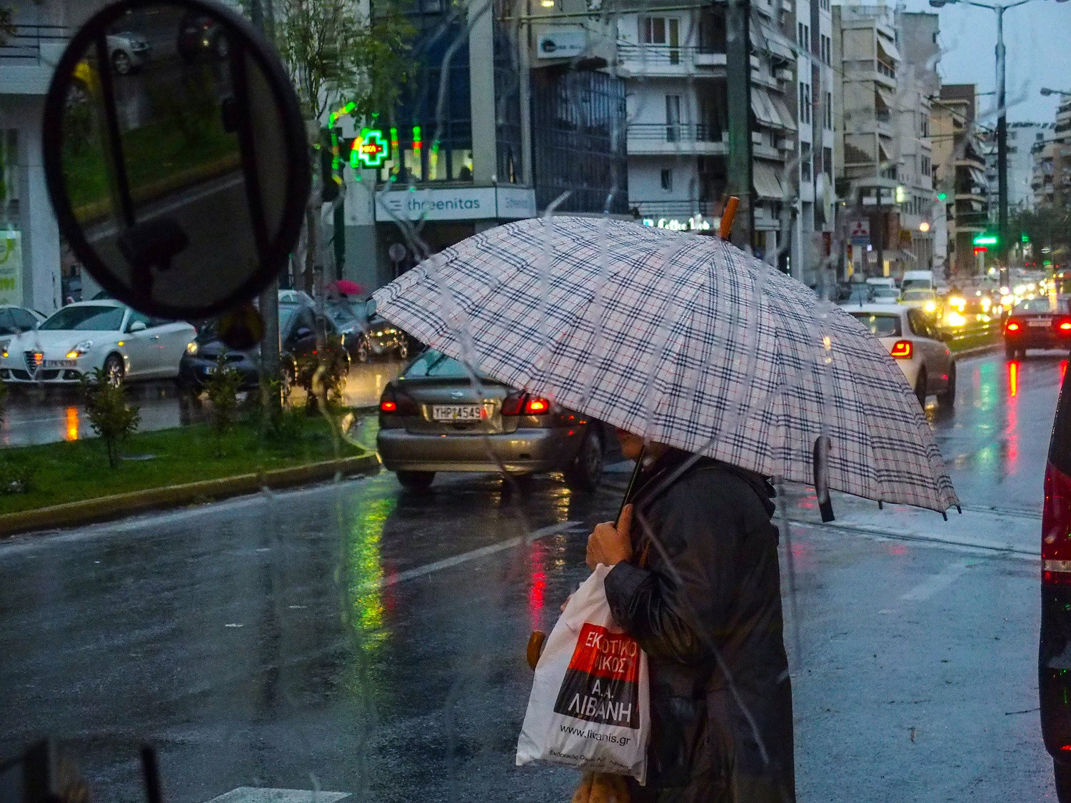 Έκτακτο δελτίο επιδείνωσης του καιρού από την ΕΜΥ. Σε ποιες περιοχές θα εκδηλωθούν έντονα φαινόμενα