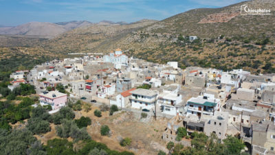 Το μεσαιωνικό χωριό – κάστρο της Χίου με τα μαστιχόδεντρα. Πως βγήκε η ονομασία του από το «ελάτε, ελάτε» που φώναζαν (drone)