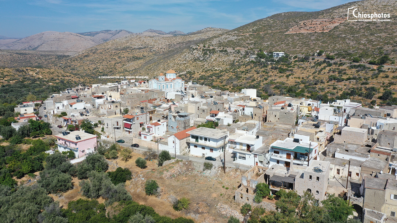 Το μεσαιωνικό χωριό – κάστρο της Χίου με τα μαστιχόδεντρα. Πως βγήκε η ονομασία του από το «ελάτε, ελάτε» που φώναζαν (drone)