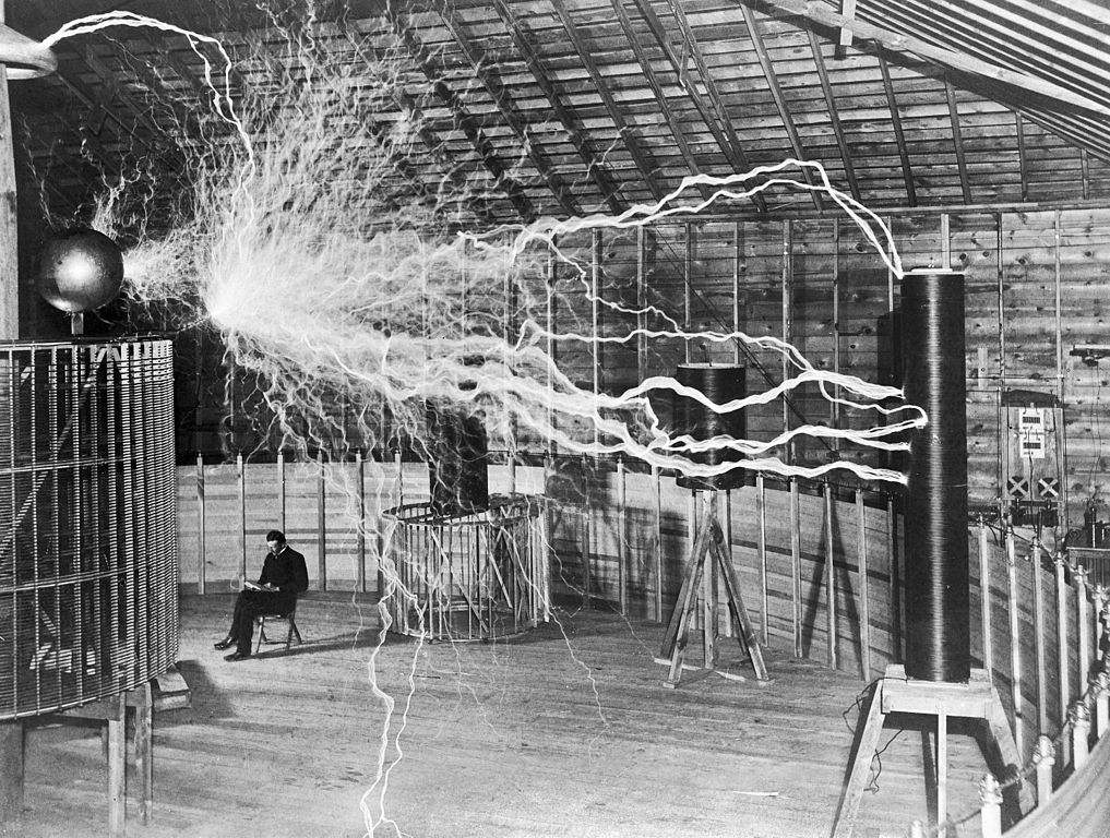 Ο εφευρέτης του ηλεκτρισμού Νίκολα Τέσλα αρνήθηκε το Νόμπελ Φυσικής επειδή  έπρεπε να το μοιραστεί με τον Τόμας Έντισον. Έγινε πειραματόζωο για να  αποδείξει ότι το εναλλασσόμενο ρεύμα είναι ακίνδυνο - ΜΗΧΑΝΗ