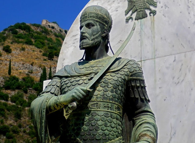 Ο ηρωικός θάνατος του Κωνσταντίνου Παλαιολόγου στην άλωση της Πόλης. Οι θρυλικές μάχες του στην Πελοπόννησο και οι προσπάθειες να σταματήσει τη συρρίκνωση του Βυζαντίου