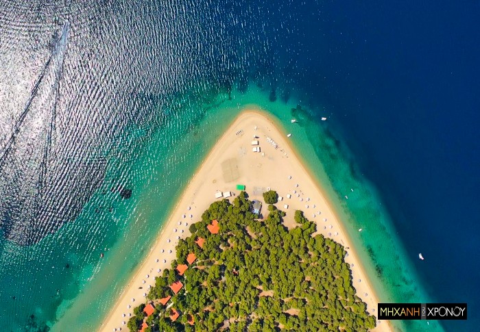 Άγνωστη Ελλάδα. Η Βόρεια Εύβοια “απαντά” στην Νότια με την δική της αμμόγλωσσα. Εντυπωσιακή πτήση πάνω από το Γρεγολίμανο με την χρυσή αμμουδιά(drone)