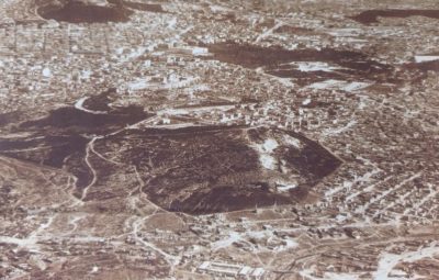 Οι πρώτες εντυπωσιακές αεροφωτογραφίες της Αθήνας το 1928 από ύψος 900 μέτρων. 100 χρόνια πριν από αυτές τις φωτογραφίες, η Αθήνα είχε 7.177 κατοίκους και ο Πειραιάς 31