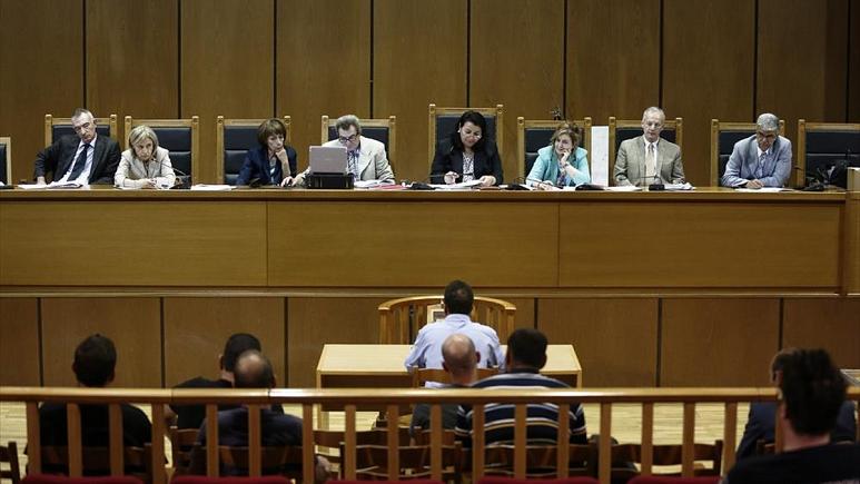 “Μια αθωωτική απόφαση είναι μήνυμα ατιμωρησίας και ανοχής στο ναζισμό”. Ο δικηγόρος στη δίκη της Χρυσής Αυγής, K. Παπαδάκης, μιλά για τη δίκη και ασκεί κριτική στην εισαγγελική πρόταση