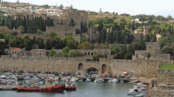 Δέκα χιλιάρικα η ταρίφα στην πολεοδομία της Ρόδου. Ποιος ήταν ο αρχηγός