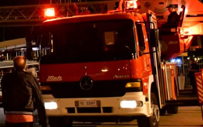 Μεγάλη φωτιά σε αποθηκευτικό χώρο στα Jumbo του Πειραιά. Εκκενώθηκε το κτίριο