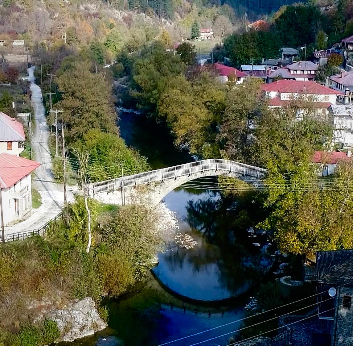 Βοβούσα. Το Ζαγοροχώρι με το πέτρινο γεφύρι, που διασχίζει ο Αώος ποταμός. Εκεί οι Έλληνες σταμάτησαν τη μεραρχία Τζούλια